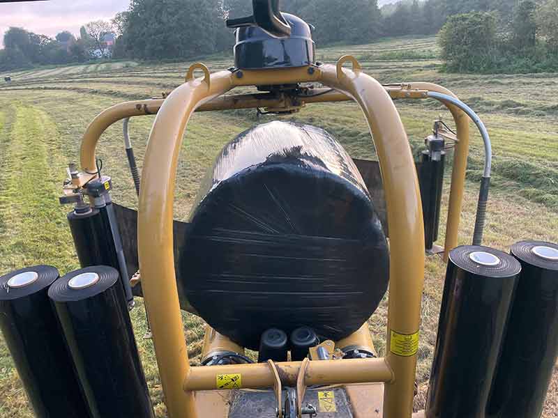 lohnunternehmen gerbitz ahrensburg storman arbeiten landwirtschaft rundballen wickeln doppelarmwickler silage