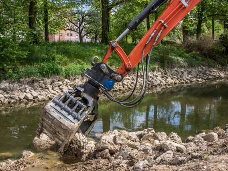 lohnunternehmen gerbitz ahrensburg storman tiefbau baggerarbeiten graeben raeumen uferbefestigungen