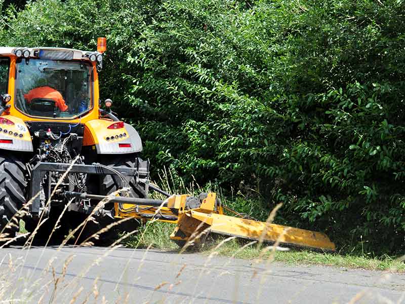 lohnunternehmen gerbitz stormarn kommunen forstwirte bankette mulchen mulch maehen