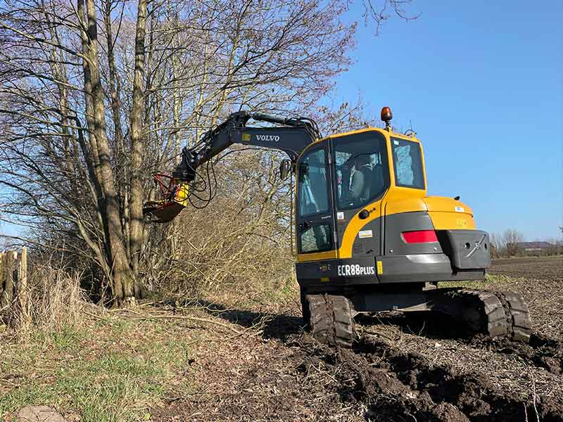 lohnunternehmen gerbitz ahrensburg storman kommunen forstbetriebe knickpflege instandhaltung strassenraender