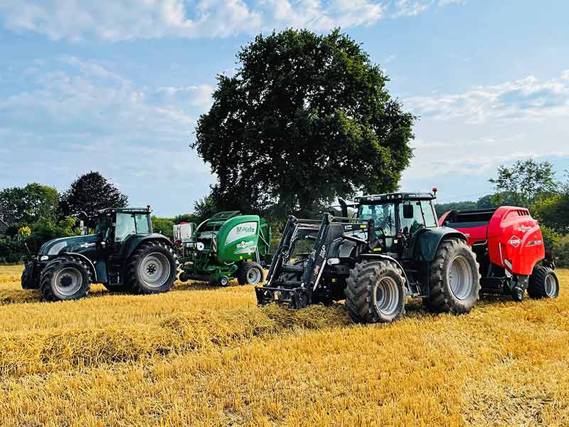 lohnunternehmen gerbitz ahrensburg storman arbeiten landwirtschaft rundballen pressen scheibeneggen pfluegen maehen mulchen mistreuen grasarbeiten