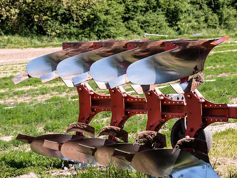 lohnunternehmen gerbitz ahrensburg storman arbeiten landwirtschaft boden pfluegen vierschar-20-zoll-variopflug
