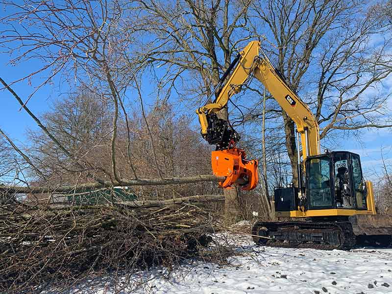 lohnunternehmen gerbitz ahrensburg storman arbeiten landschaftsbau baumfaellungen aller art bagger fellgreifer saege