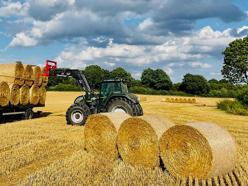 lohnunternehmen gerbitz ahrensburg storman arbeiten heu und stroh heulage verkauf stroh rundballen