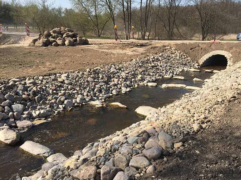 lohnunternehmen gerbitz ahrensburg storman arbeiten landschaftsbau umbau fliessgewaesser wasserlaeufe teiche biotope stabilisierung uferbereiche befestigungsmassnahmen