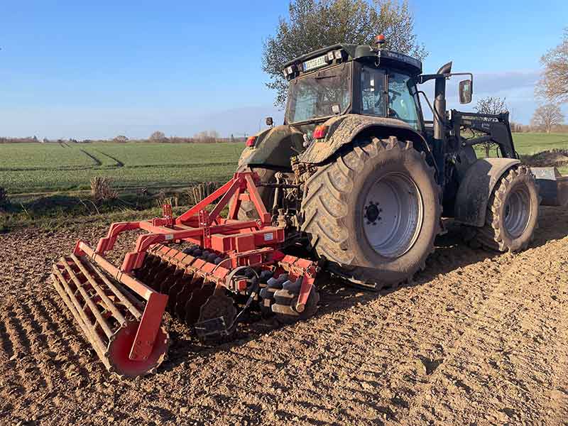 lohnunternehmen gerbitz ahrensburg storman arbeiten landwirtschaft scheibeneggen