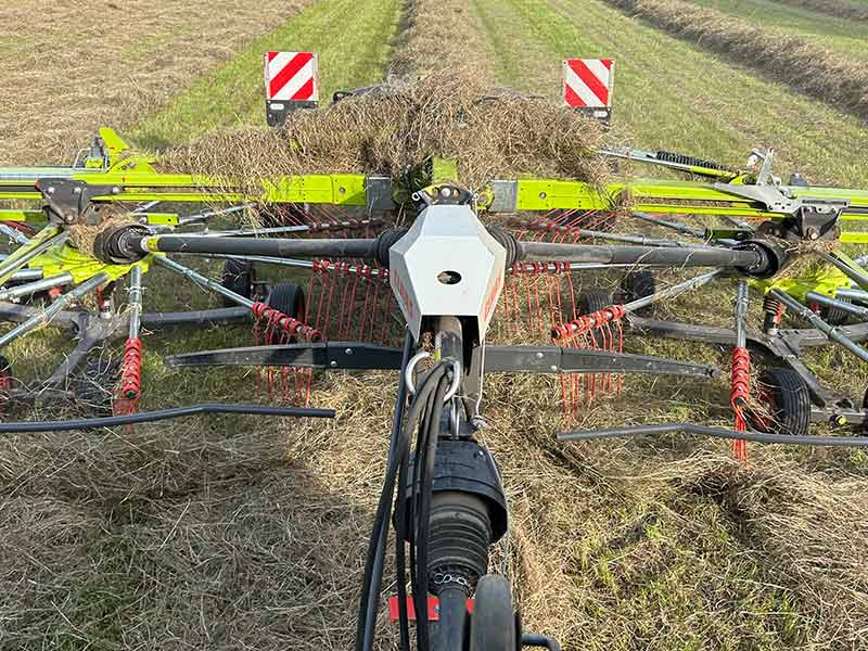 lohnunternehmen gerbitz ahrensburg storman arbeiten landwirtschaft gras schwaden mit 2 kreisel mittelschwader