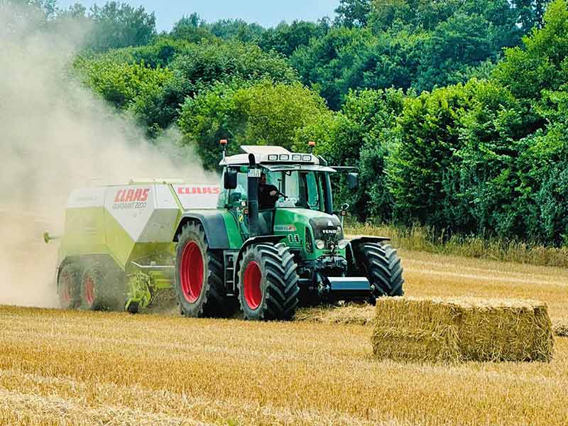 lohnunternehmen gerbitz ahrensburg storman arbeiten landwirtschaft quaderballen pressen flexible groessen
